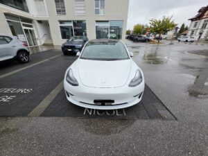 TESLA Model 3 Performan